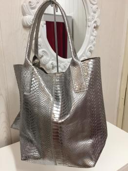 Damenhandtasche Echt Leder - metallicfarben silber - Schlangenleder-Look - Made in Italy